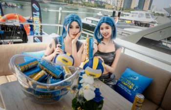 crush-it people having a drink