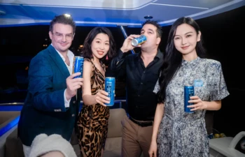 crush-it people having a drink